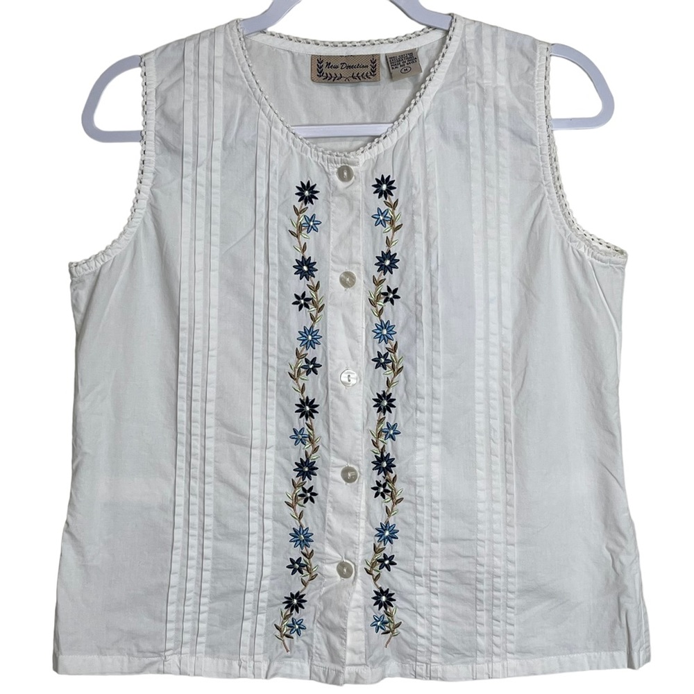New Direction Floral Embroidered White Top Crochet Sleeveless Button Up Size M - Picture 10 of 10